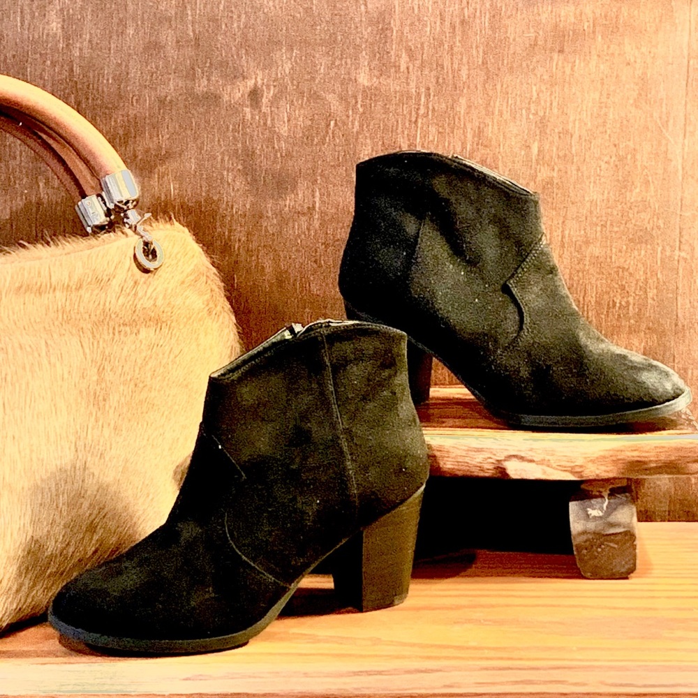BP Women’s Black Suede Leather Ankle Bootie-Sz 6